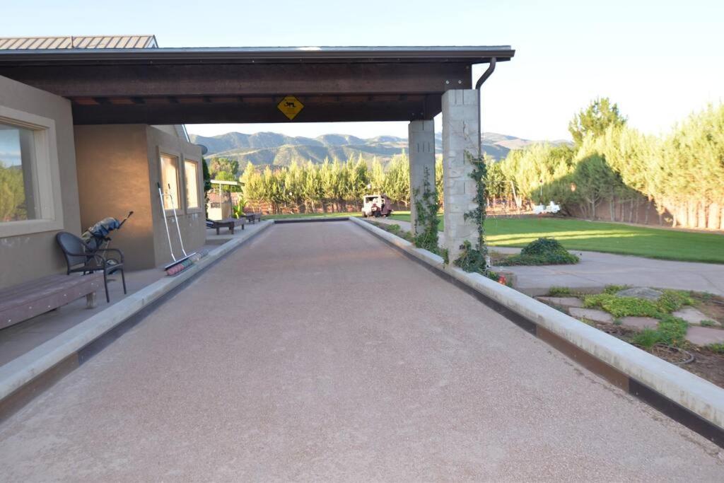 Tacit Shadow Resort Shangri-La King Suite, Gym, Coffee Bar, Hot-Tub, Free Laundry, Food Available Parowan Bagian luar foto